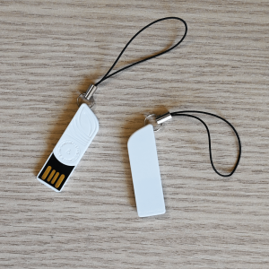 Green desk key pop blanche