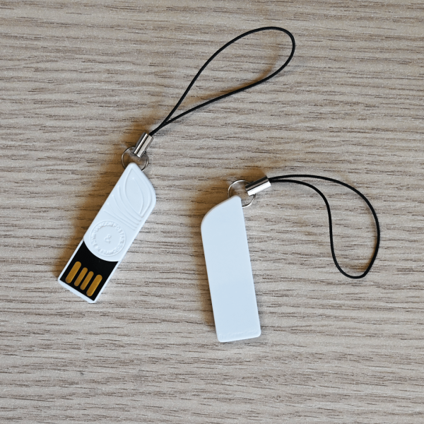 Green desk key pop blanche