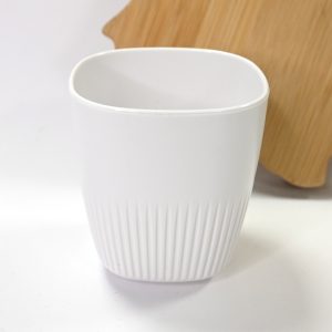 Moka blanc fond bois zoom