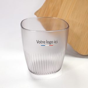 Moka transparent fond bois zoom